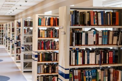 [Image d'illustration]Des rayons de bibliothèque